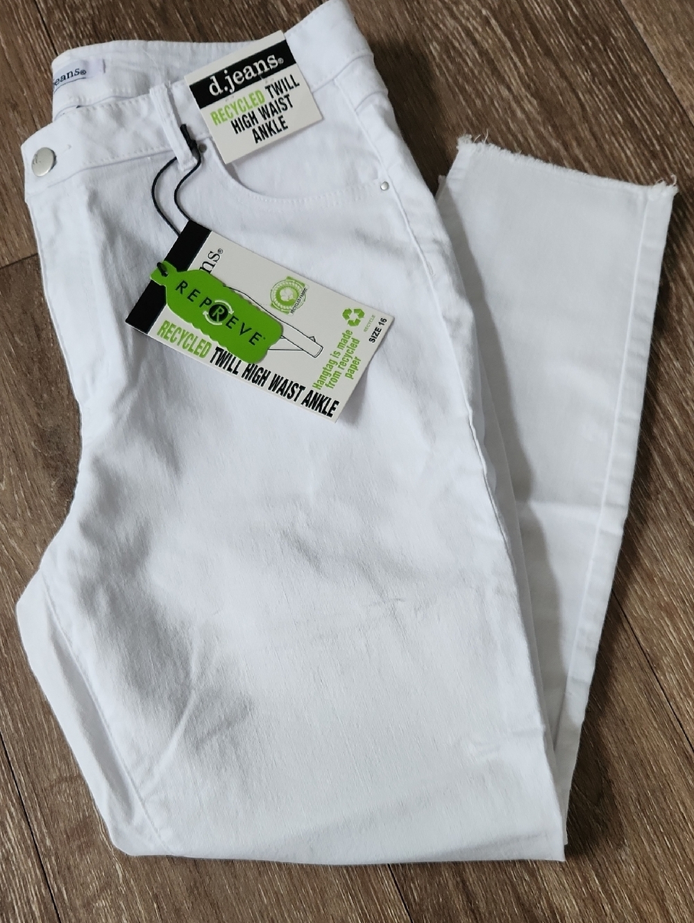 NWT WHITE JEANS SIZE 16
